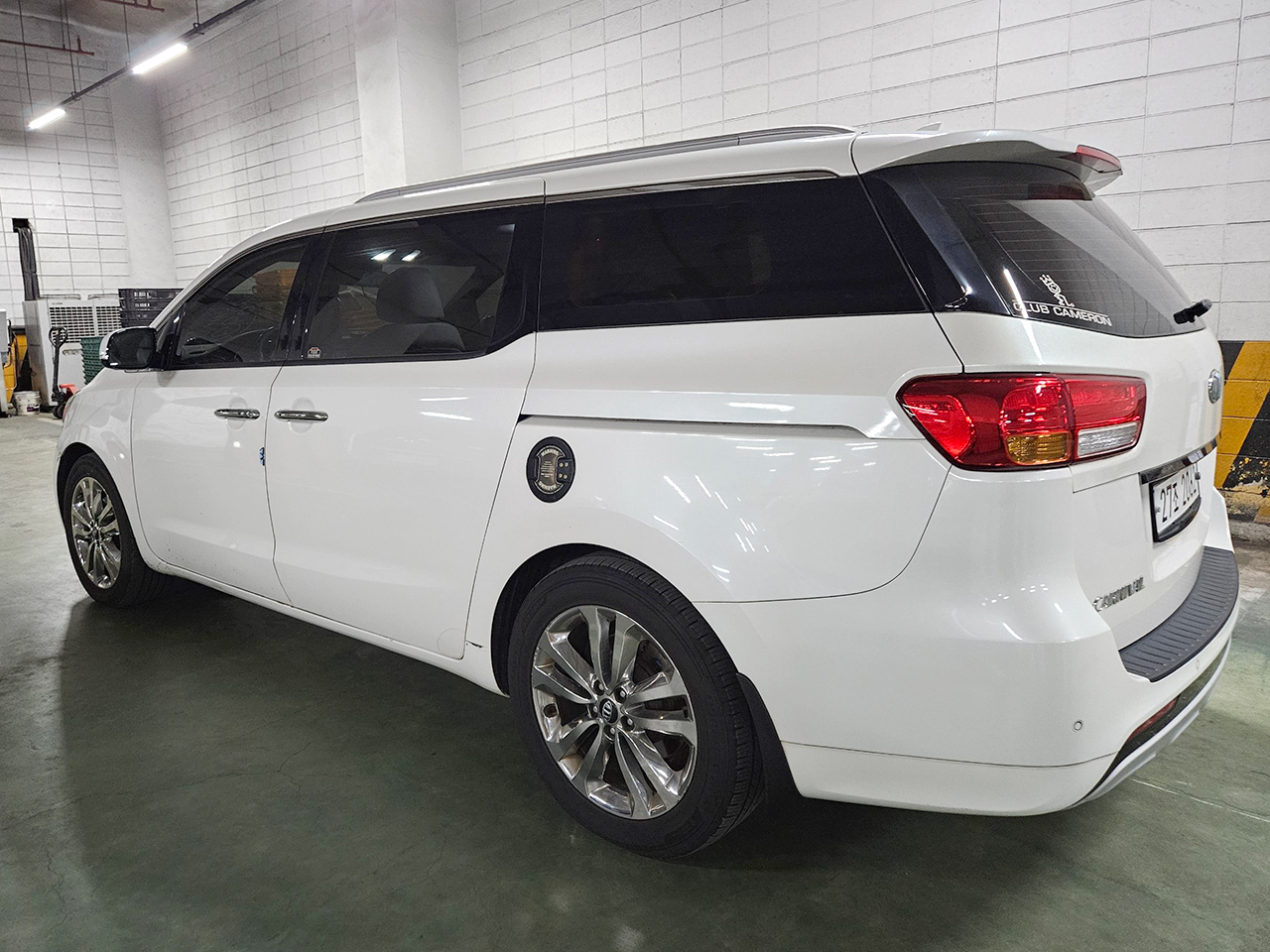 Kia Carnival-gal_2