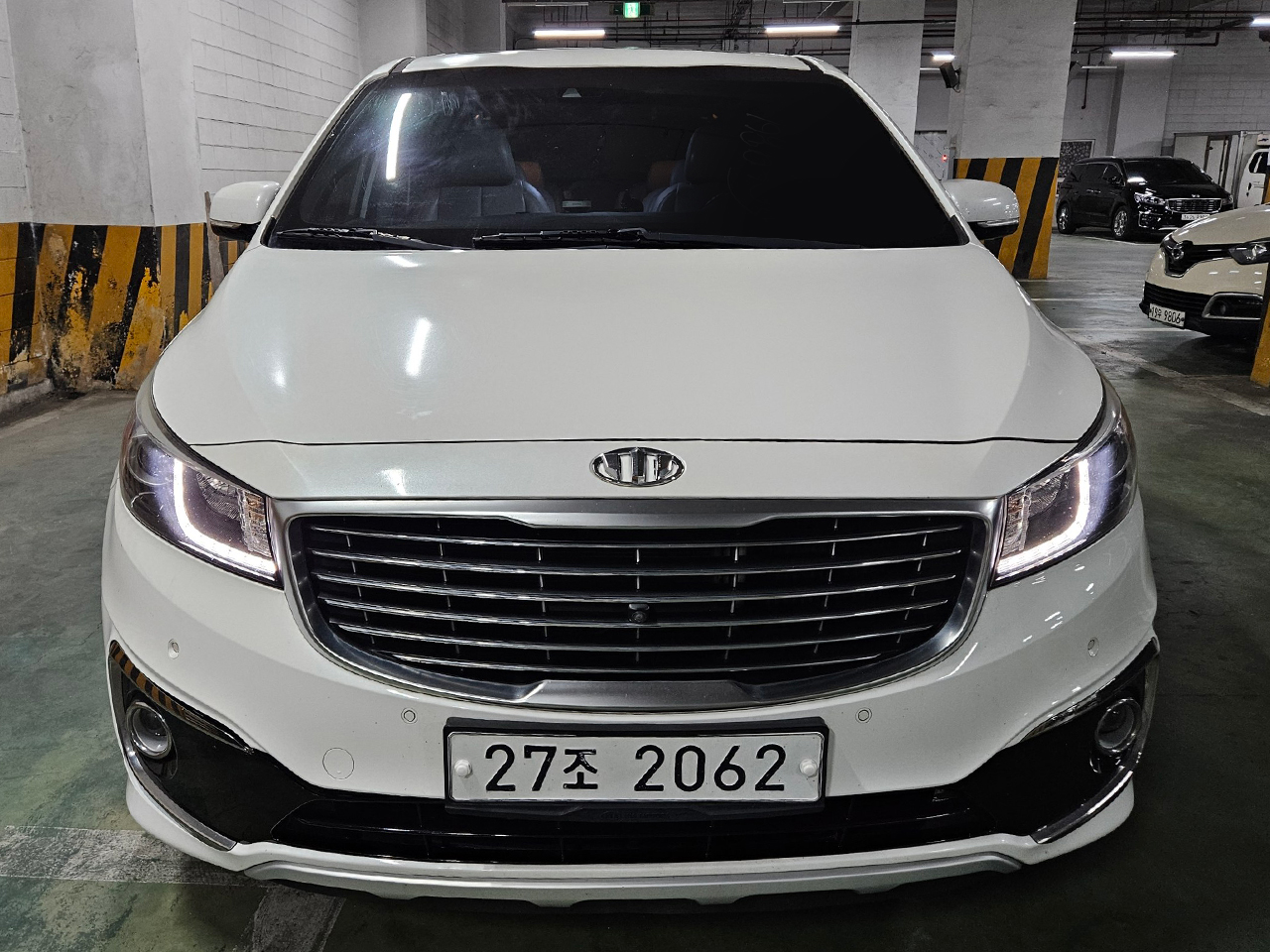 Kia Carnival-gal_3