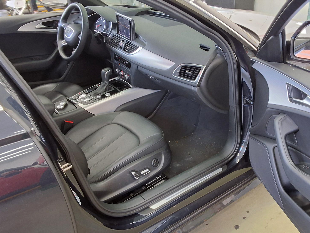 Audi A6-gal_12
