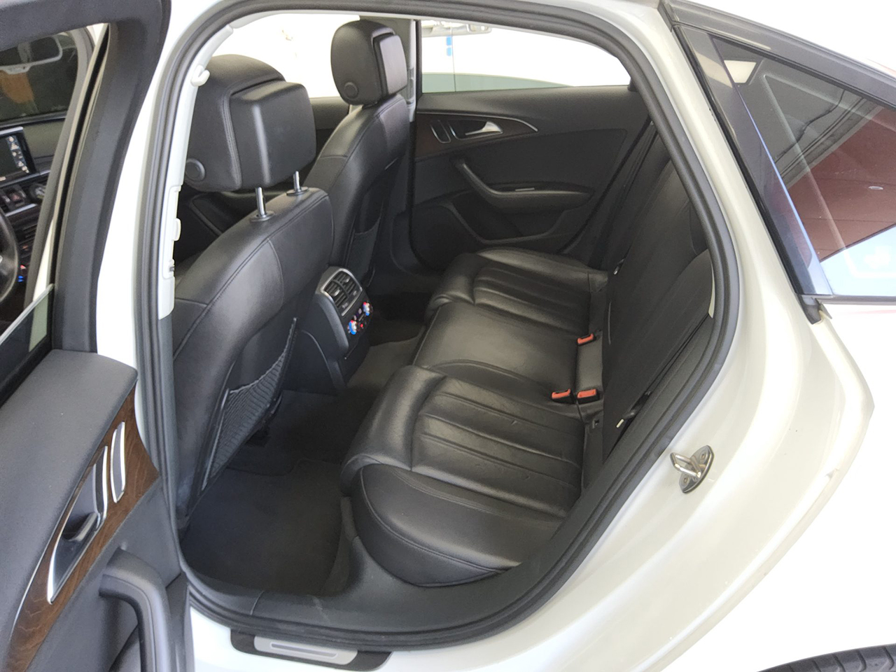 Audi A6-gal_11