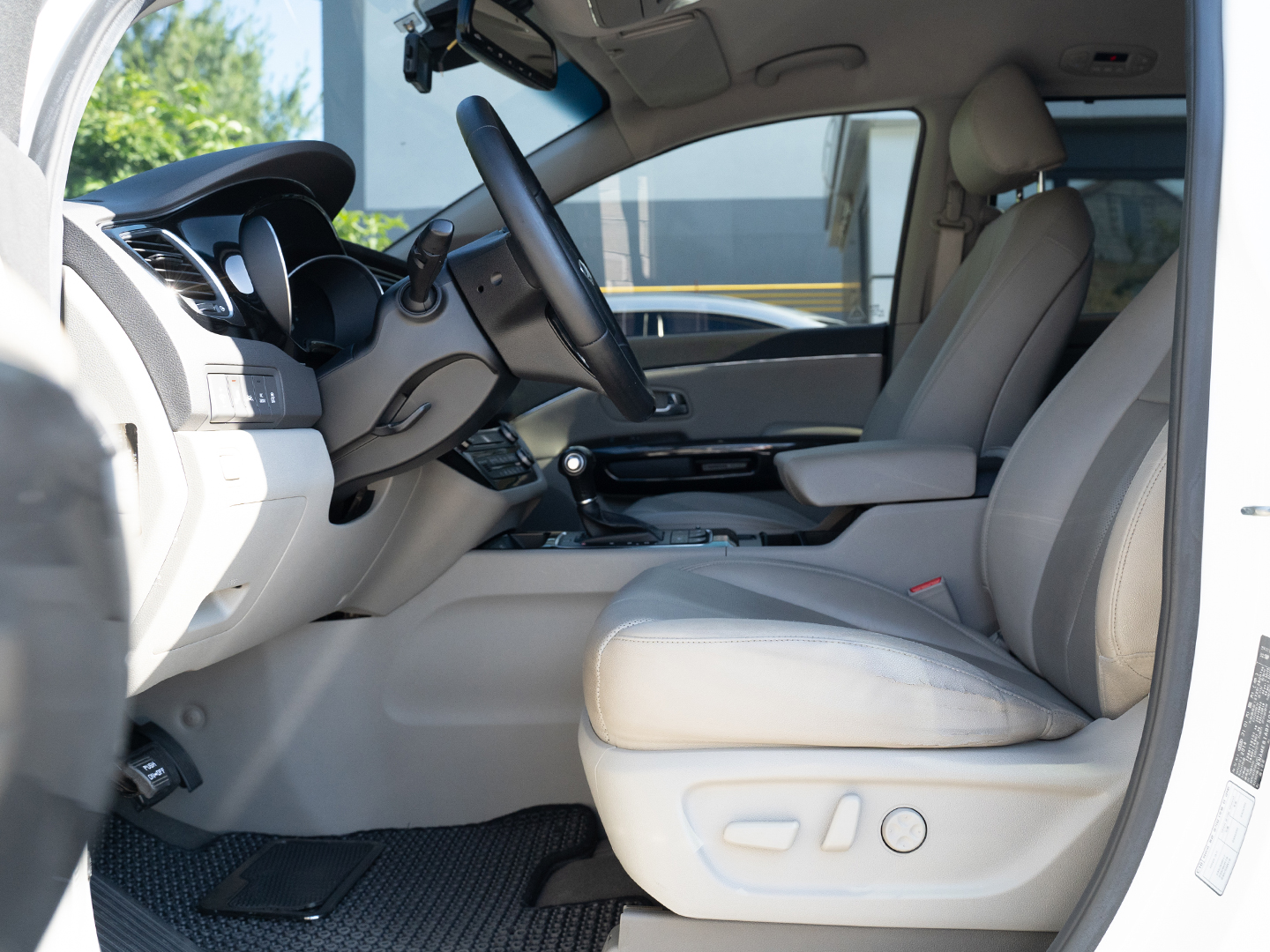 Kia Carnival-gal_9