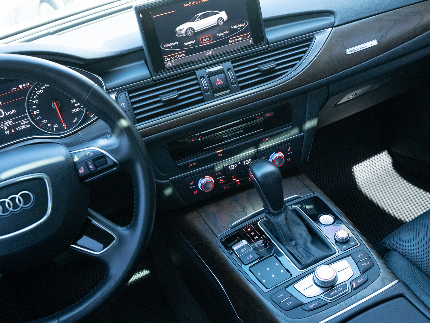 Audi A6-gal_11