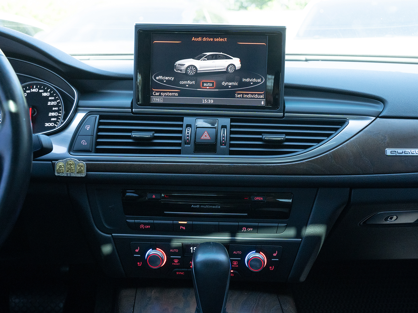 Audi A6-gal_12
