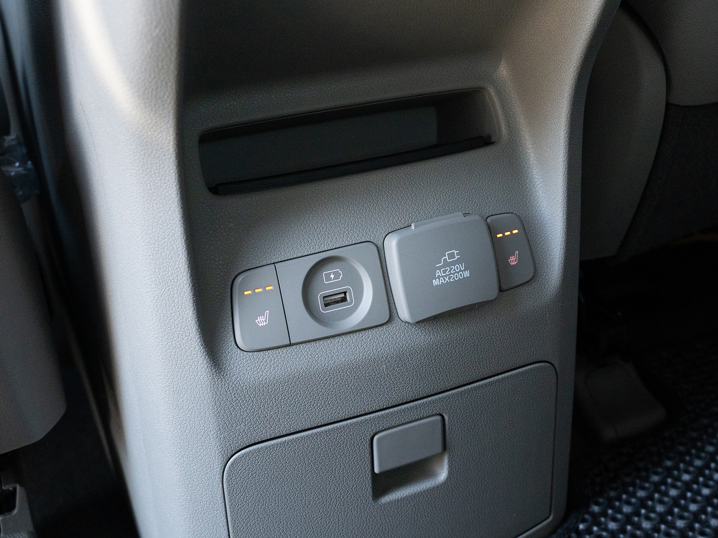 Kia Carnival-gal_17