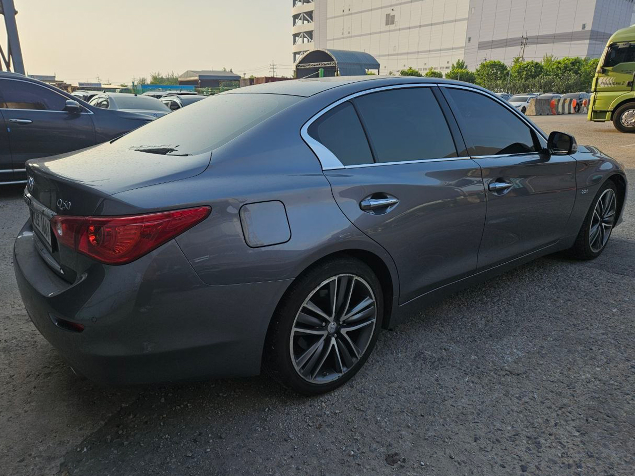 Infiniti Q50-gal_5