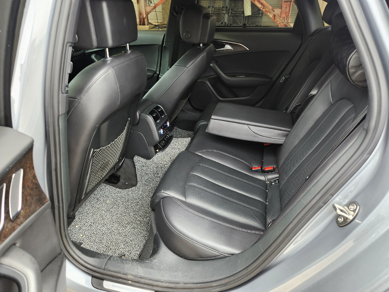 Audi A6-gal_11