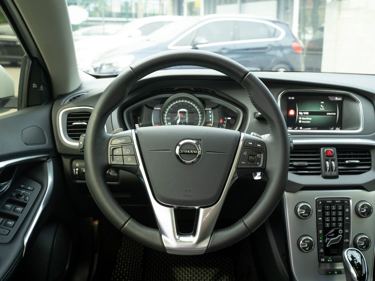 VOLVO V40-gal_6
