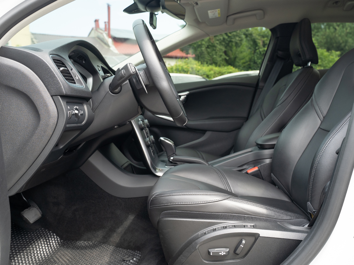 VOLVO V40-gal_8