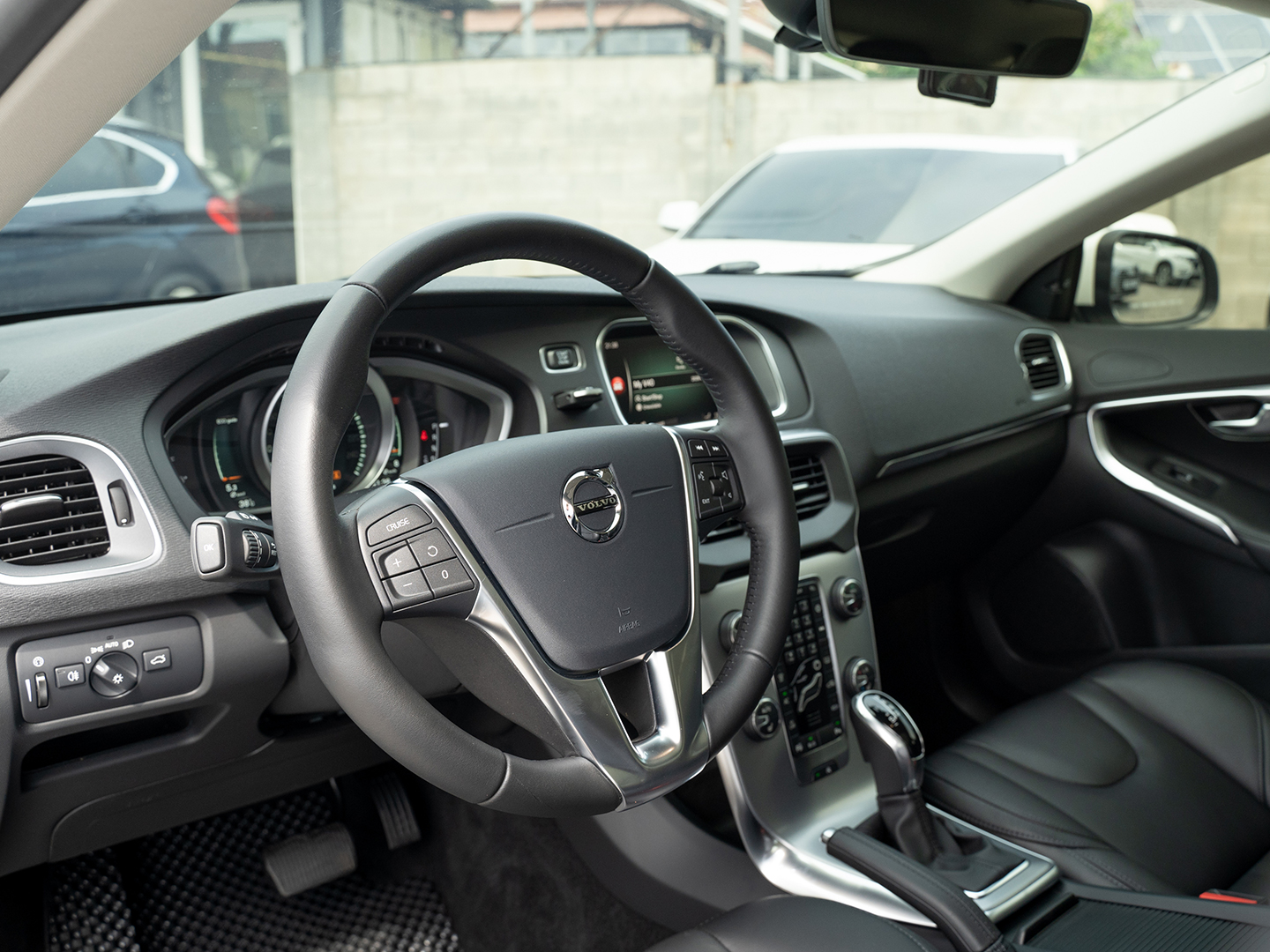 VOLVO V40-gal_10