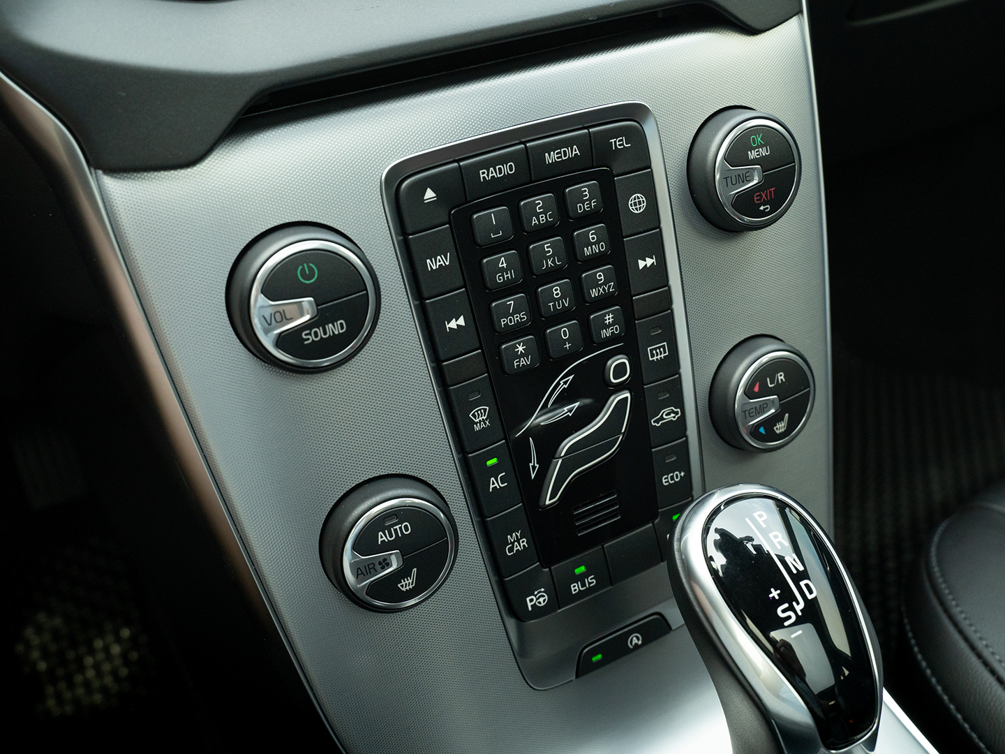 VOLVO V40-gal_13