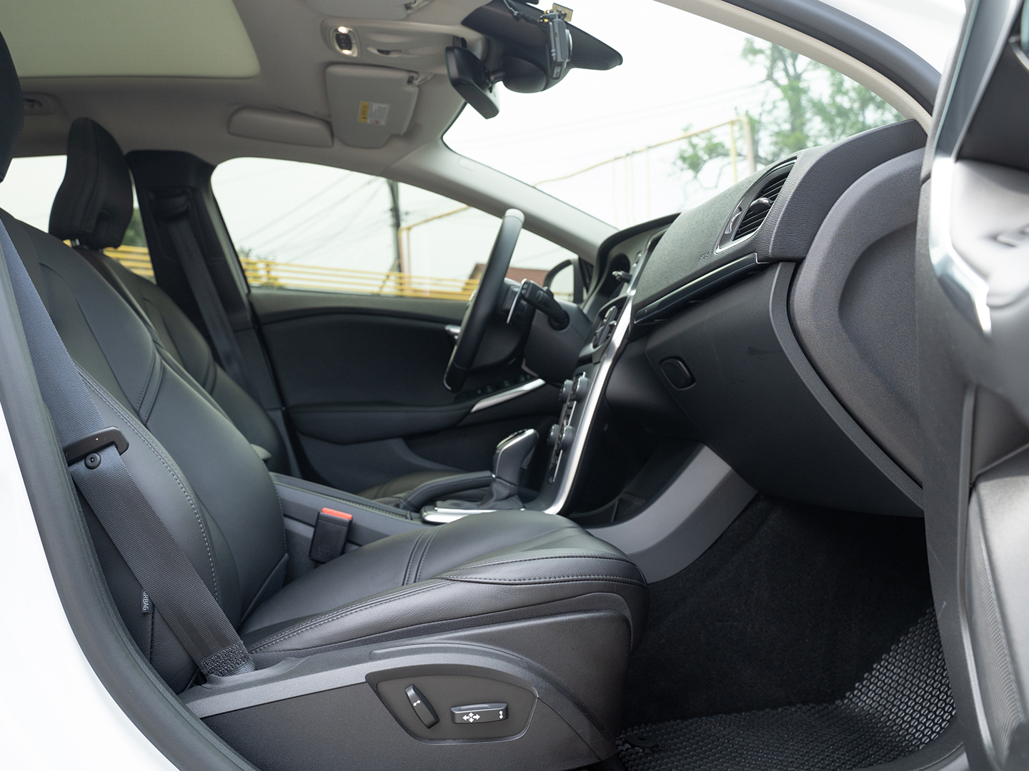 VOLVO V40-gal_15