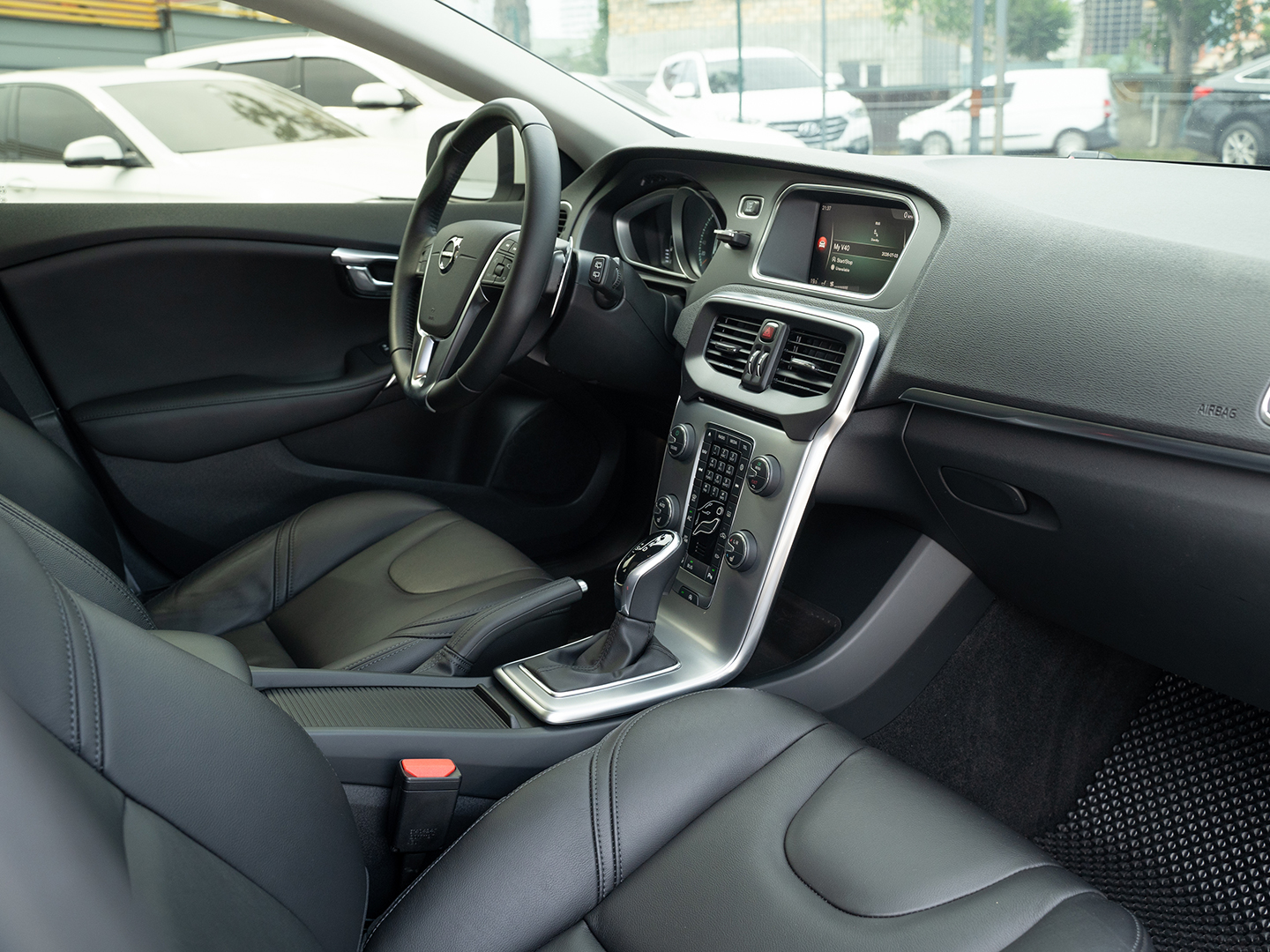 VOLVO V40-gal_16