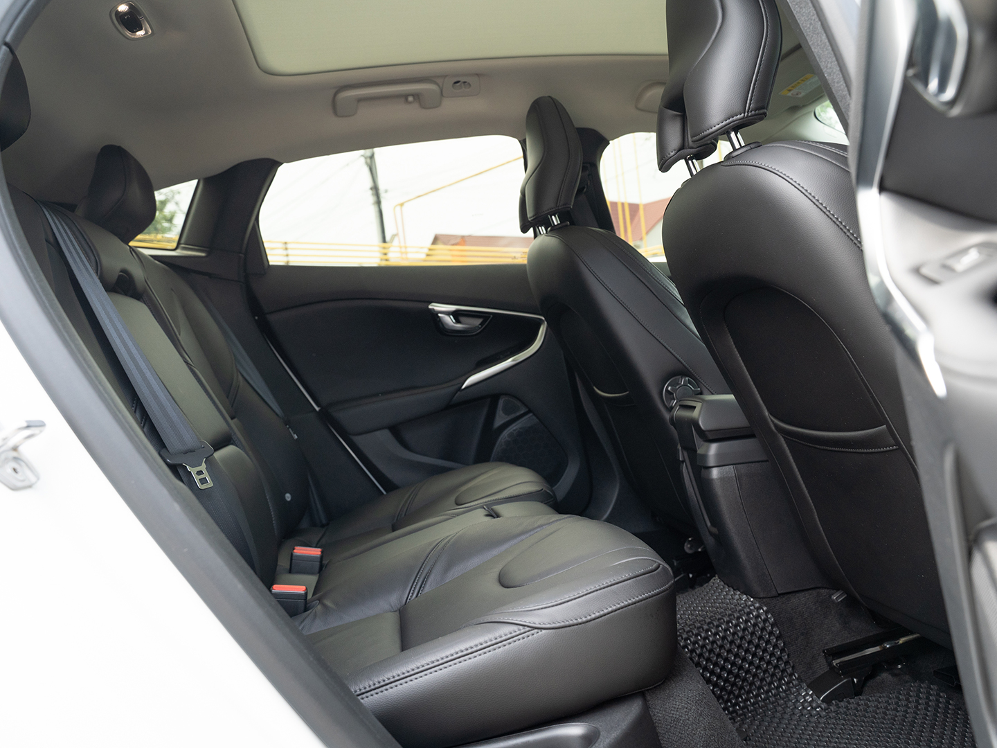 VOLVO V40-gal_17