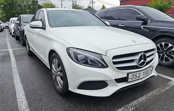 MERCEDES-BENZ C200