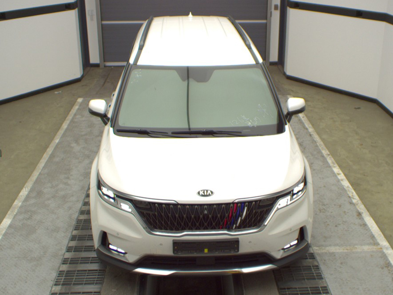 Kia Carnival-gal_3