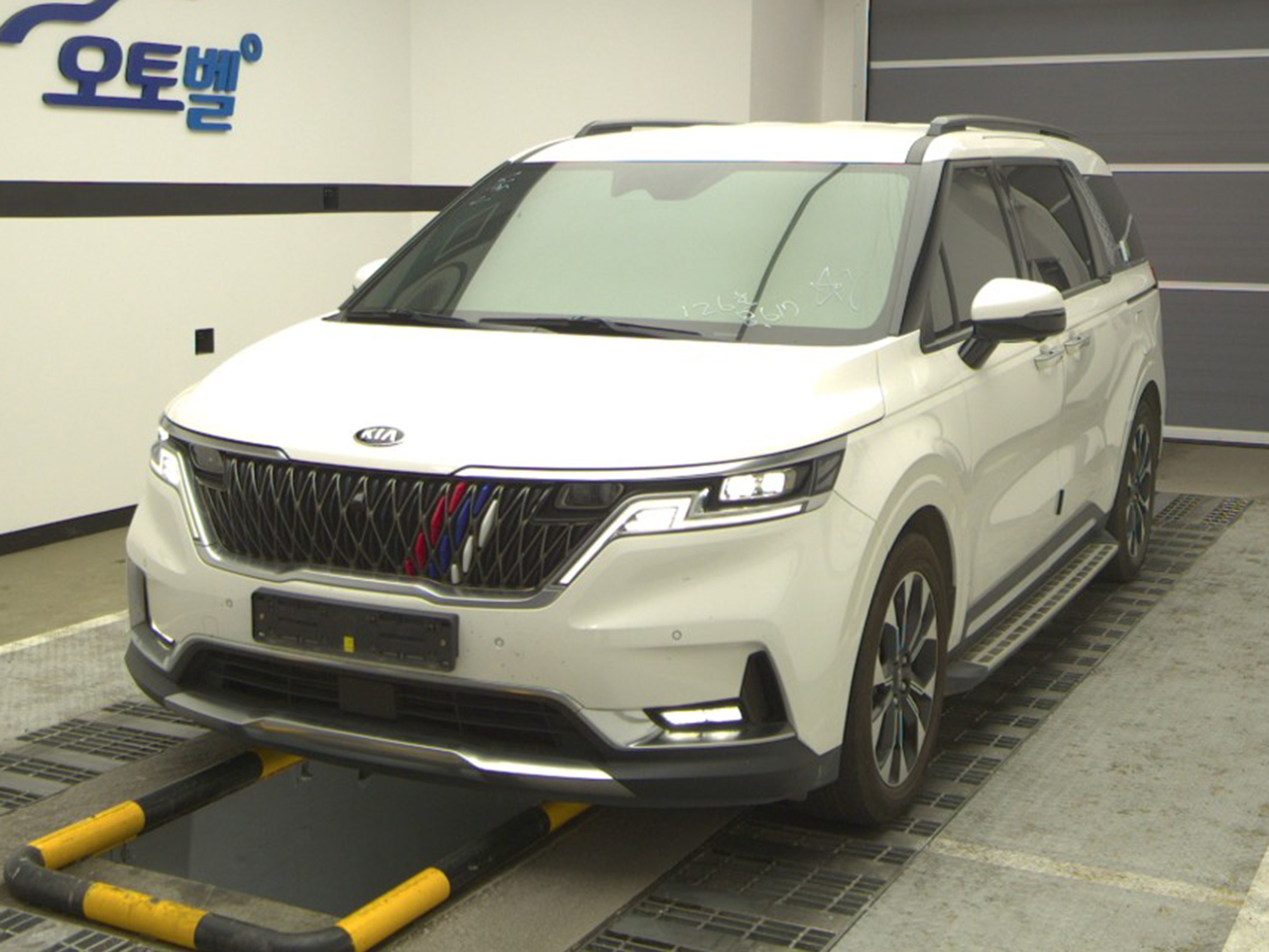 Kia Carnival-gal_4