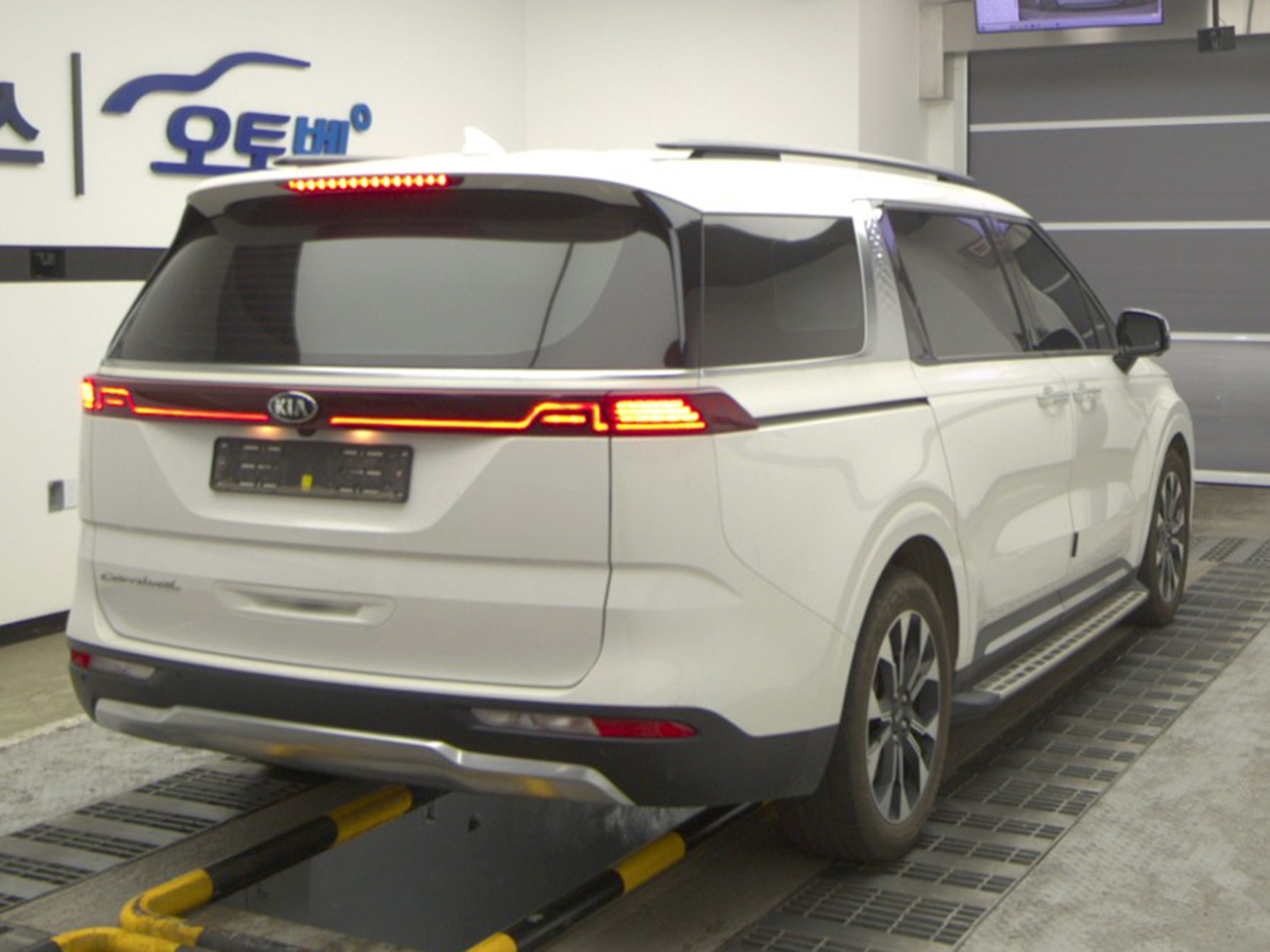 Kia Carnival-gal_5