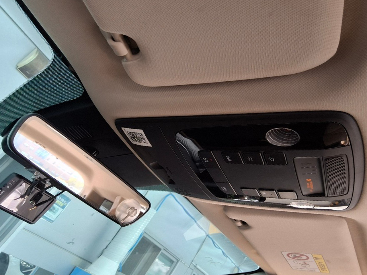 Kia Carnival-gal_17